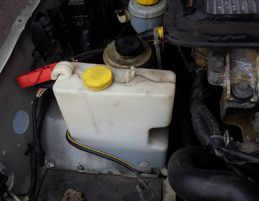 Nissan Terrano SVE TD expansion-tank